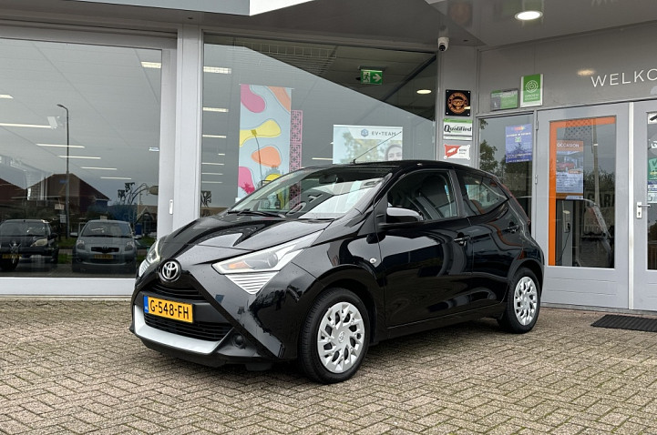 Toyota Aygo 1.0 VVT-i x-play | Automaat | Carplay | Camera achter